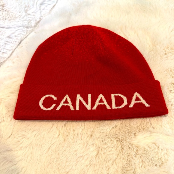 EUC!! lululemon 2022 TEAM CANADA Reversible Beanie - Picture 1 of 5